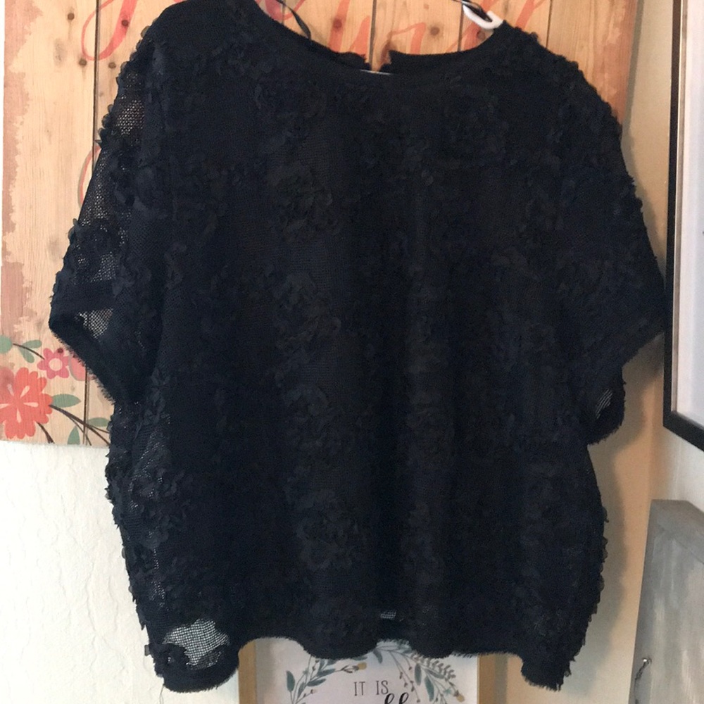 2x size 24 black top. Flower embossed.